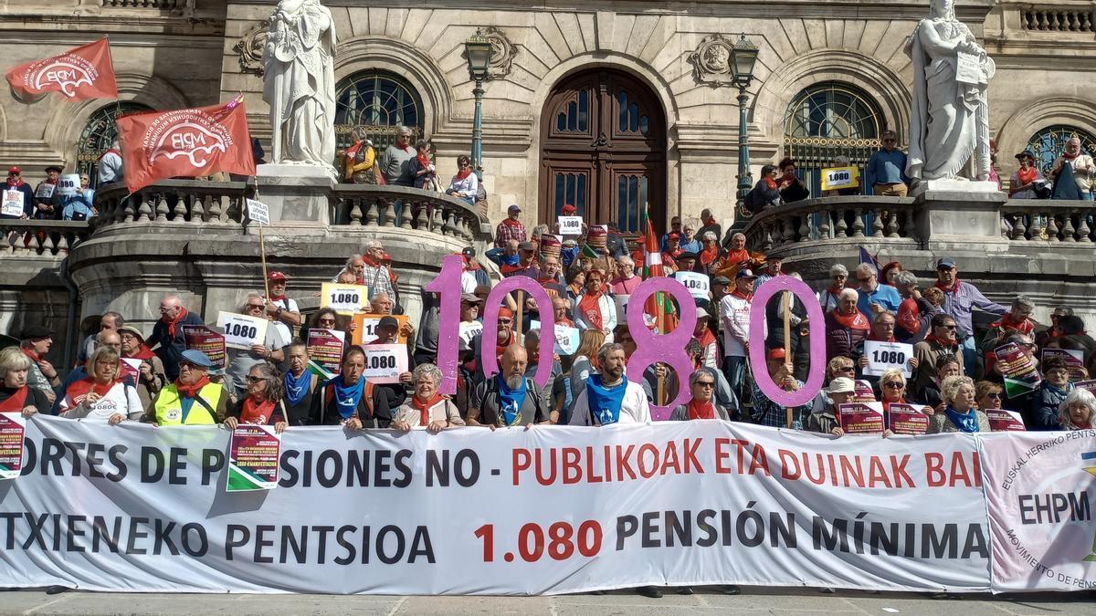 Concentración de pensionistas vascos en Bilbao