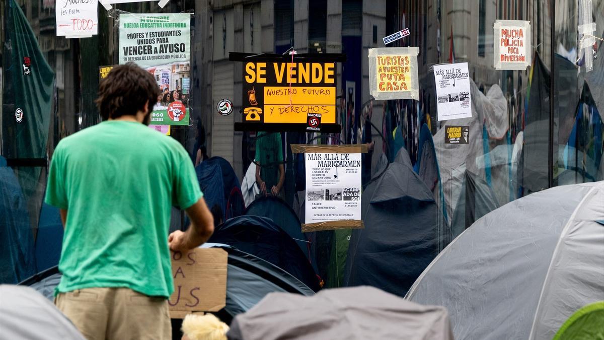 Acampada por la vivienda en Sol.