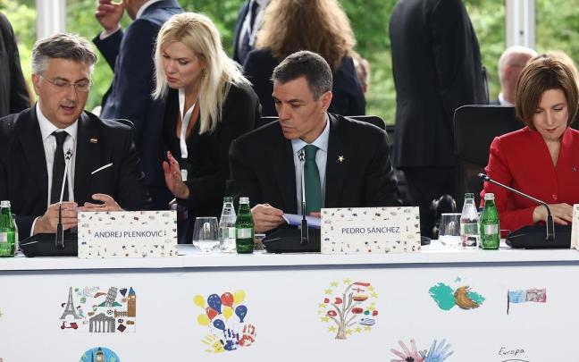 El presidente del Gobierno, Pedro Sánchez, durante la cumbre de la Comunidad Política Europea, a 16 de mayo de 2025, en Tirana (Albania).