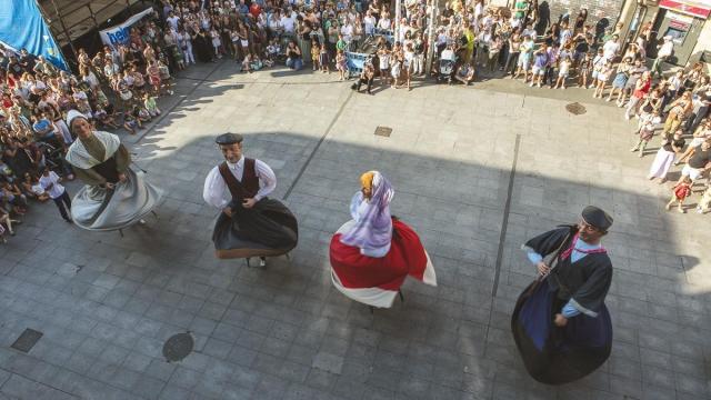 Oiartzungo erraldoien dantza.