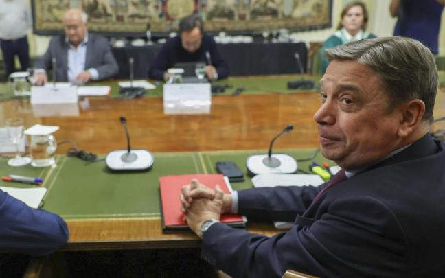 El ministro de Agricultura, Pesca y Alimentación, Luis Planas, durante la reunión con las organizaciones profesionales agrarias / Kiko Huesca El ministro de Agricultura, Pesca y Alimentación, Luis Planas, durante la reunión con las organizaciones profesionales agrarias