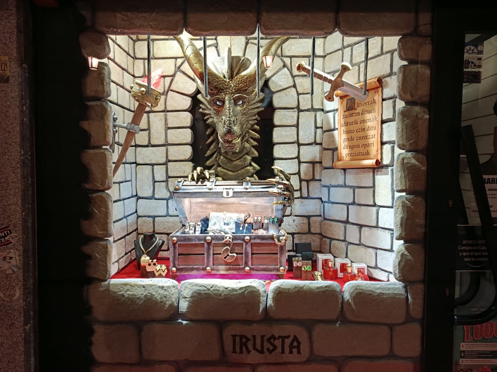 El escaparate de la perfumería Irusta en Laudio