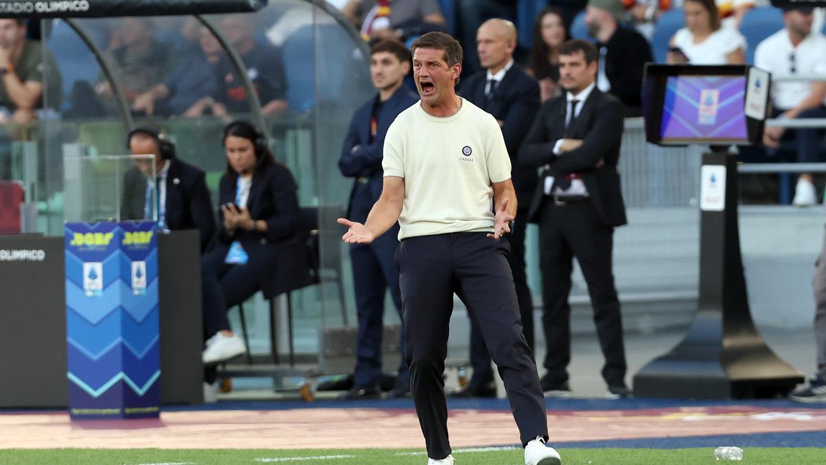 Cristian Chivu, técnico de un Inter que lidera la Serie A por la diferencia de goles con respecto a la Lazio.