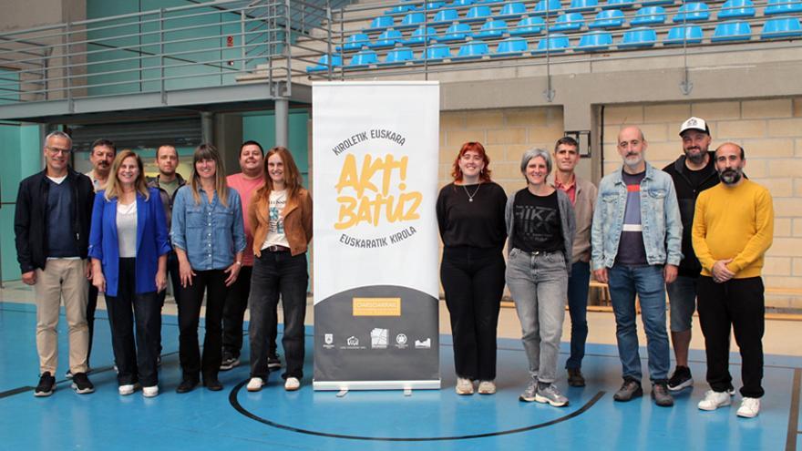 Klubetako eta Udaletako ordezkariak agerraldian