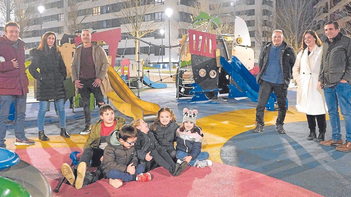 Las familias hablan sobre cómo les ha afectado el Perthes en su día a día. | FOTO: PABLO VIÑAS