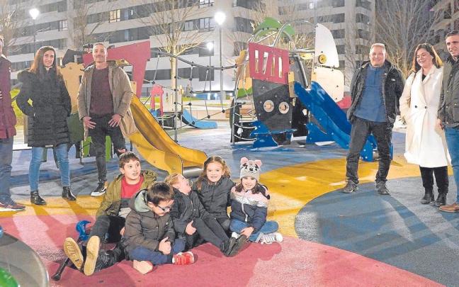 Las familias hablan sobre cómo les ha afectado el Perthes en su día a día. | FOTO: PABLO VIÑAS