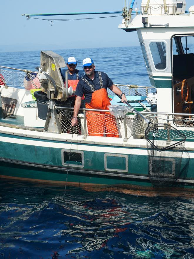 En el encuentro se detallaron las técnicas tradicionales de pesca, el funcionamiento de las artes menores, el cuidado del medio marino, las especies capturadas y la realidad cotidiana del sector pesquero artesanal.