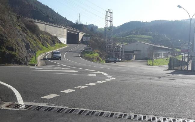 Acceso a la carretera dirección a Bedoña.