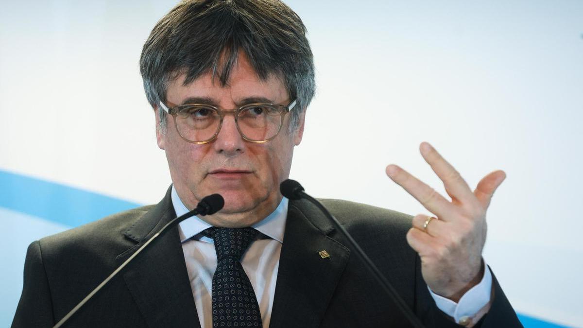 Carles Puigdemont interviene en una conferencia de prensa en Bruselas.