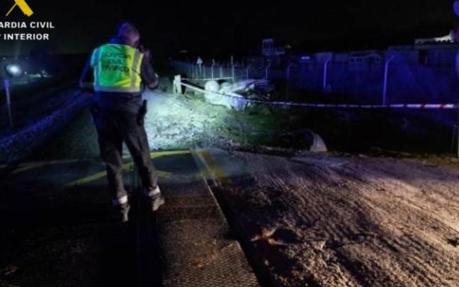 Lugar del accidente donde un vehículo fue arrollado por un tren Alvia