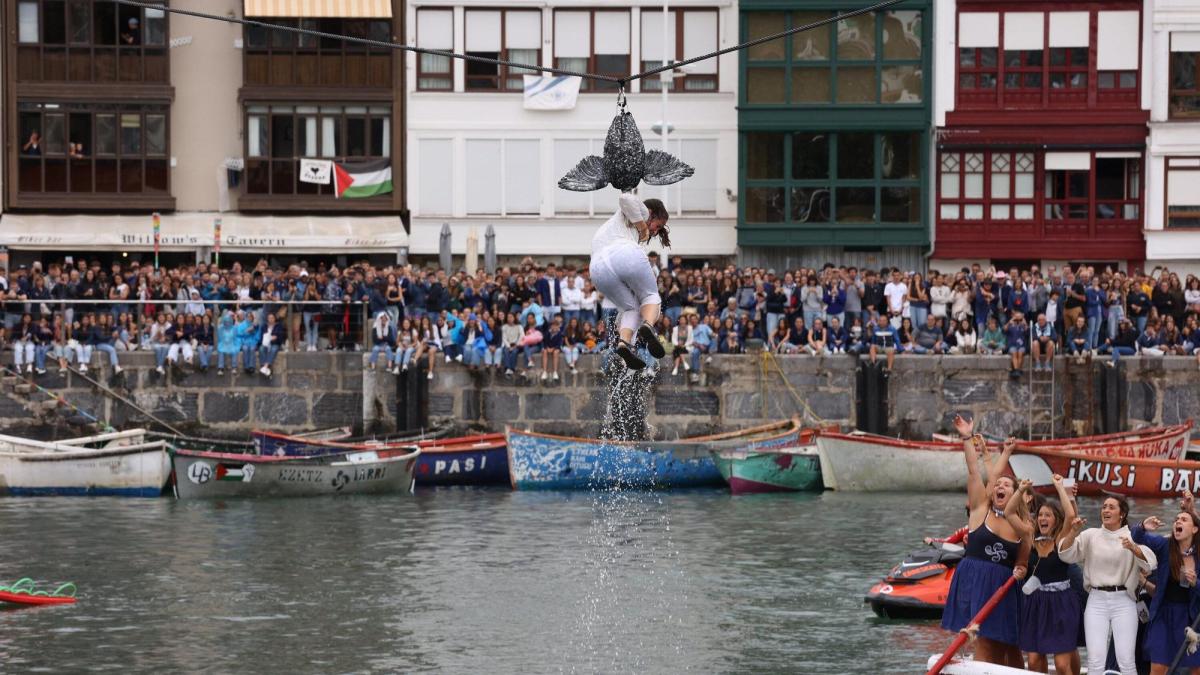 Una edición anterior del Antzar Eguna o Día de Gansos en Lekeitio | Pankra Nieto, Deia