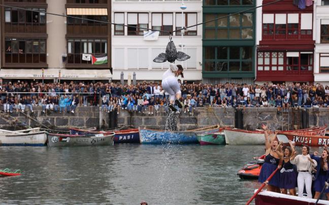 Una edición anterior del Antzar Eguna o Día de Gansos en Lekeitio | Pankra Nieto, Deia