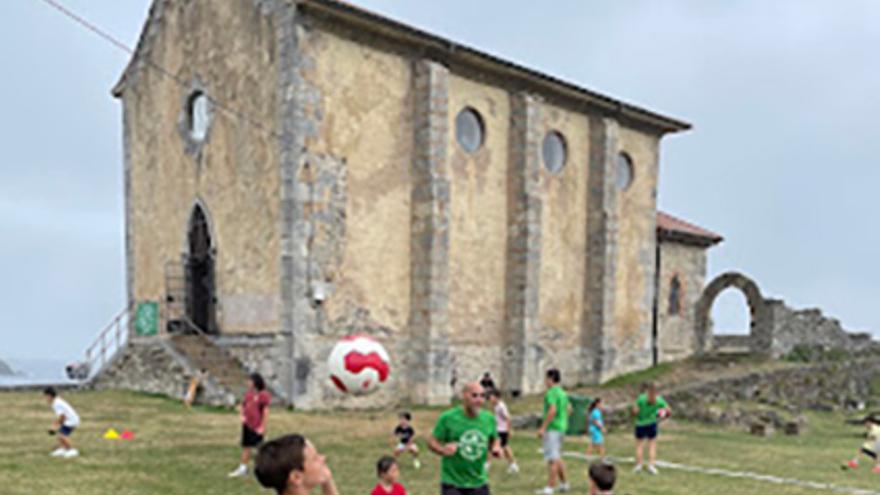 Se han organizado diversas actividades para que la gente acuda al entorno de la ermita