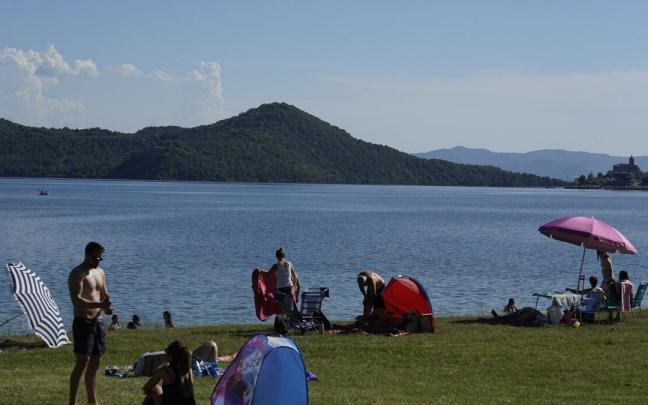 Playa de landa, en el embalse Ullibarri-Gamboa.