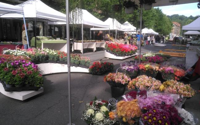 Una edición anterior de la Feria de Flores y Plantas / N.G. Una edición anterior de la Feria de Flores y Plantas