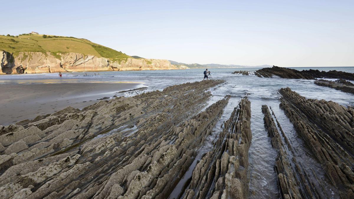 Vistas de la playa de Itzurun en Zumaia.