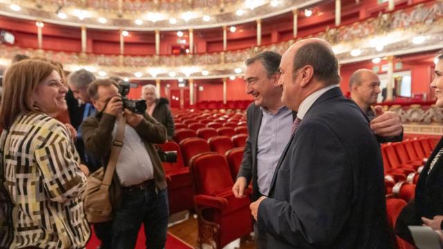 Andoni Ortuzar y Aitor Esteban evitan el choque de trenes