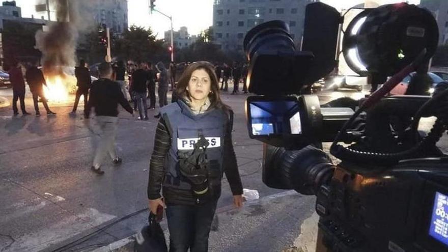 Shireen Abu Akleh, con ciudadanía estadounidense, cubría una redada del Ejército israelí en Yenín.