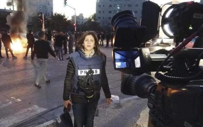 Shireen Abu Akleh, con ciudadanía estadounidense, cubría una redada del Ejército israelí en Yenín.