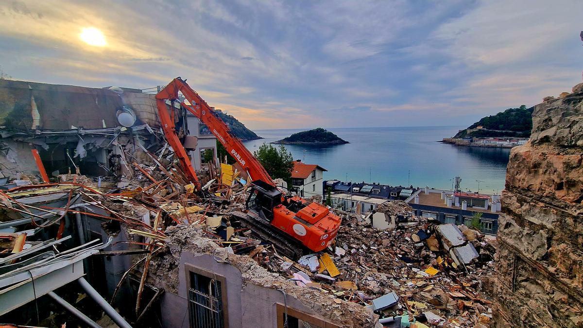 Derribo de Villa Belén visto desde su parte trasera.