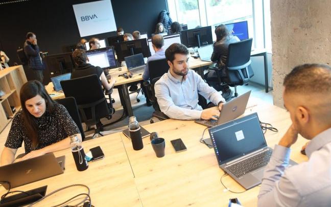 Trabajadores del centro Next Technologies de BBVA en Bilbao.
