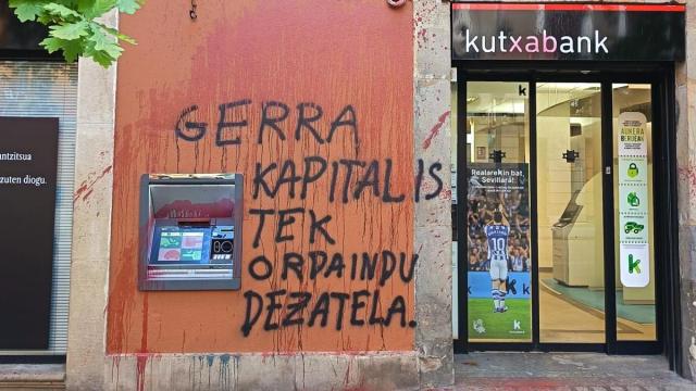 Pintadas en la calle Durana.
