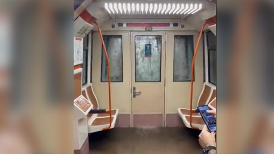 Imagen del Metro de Madrid inundándose por las lluvias ocasionadas por la DANA.