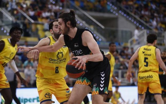 Georgios Tsalmpouris ha debutado con el Surne Bilbao Basket.