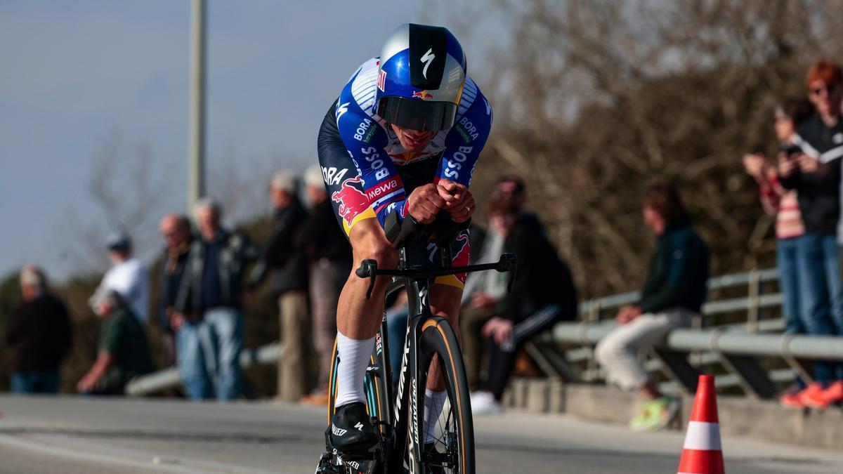 Primoz Roglic, dos veces campeón de la Tirreno-Adriático, durante la crono.