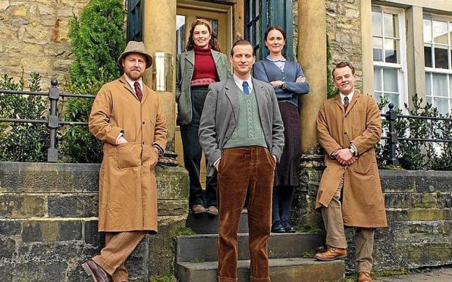 Principales protagonistas de ‘Todas las criaturas grandes y pequeñas’. | FOTO: MOVISTAR PLUS