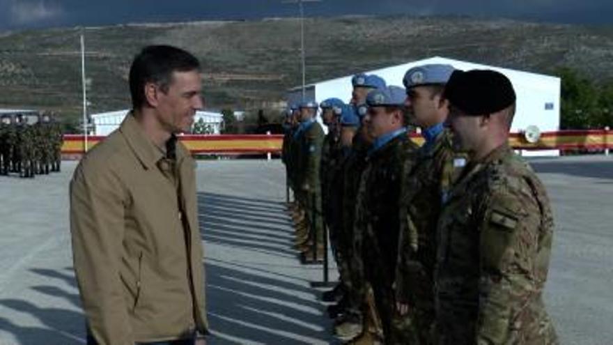 Sánchez visitó el año pasado a las tropas españolas en Líbano.