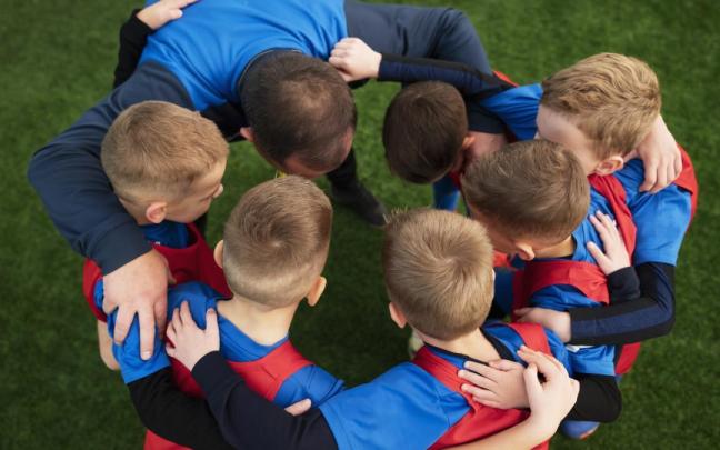 Imagen de archivo de un partido de fútbol de niños.