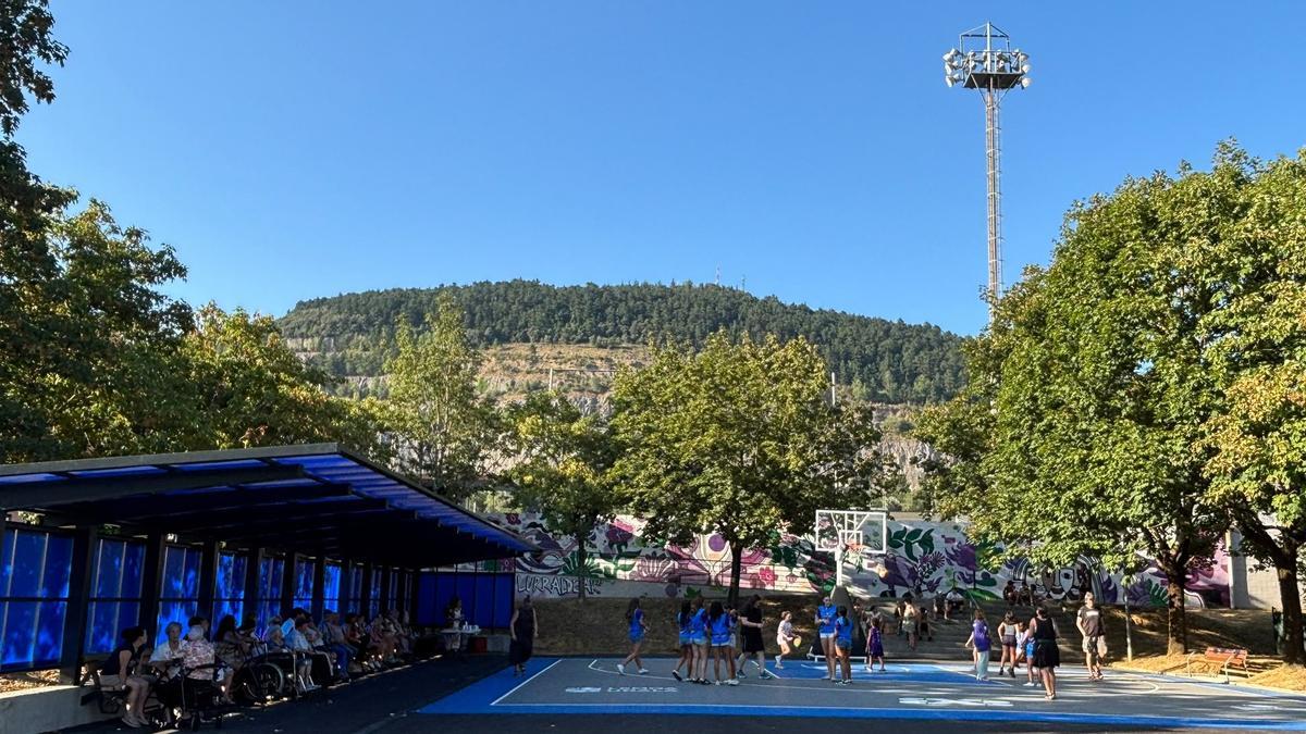 La nueva cancha de baloncesto 3x3 ya está a pleno rendimiento