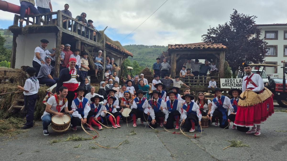Aurtzaka Dantza Taldea Baztandarren Biltzarrean.