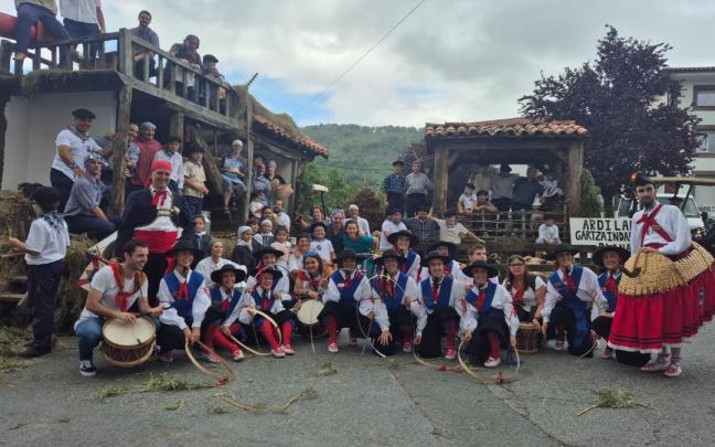 Aurtzaka Dantza Taldea Baztandarren Biltzarrean.