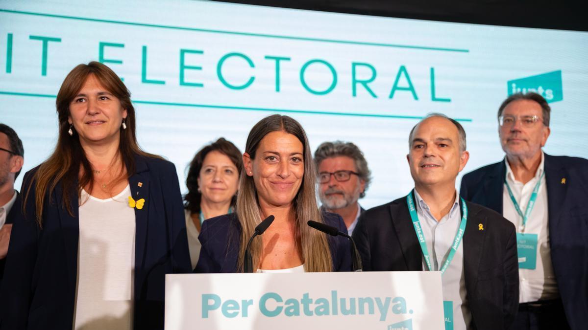 Laura Borràs junto a Míriam Nogueras, y al secretario general de Junts, Jordi Turull.