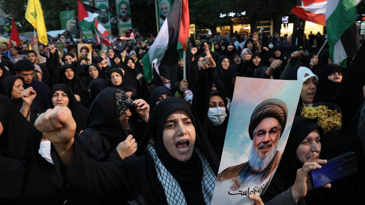 Iraníes protestan en Teherán por la muerte del líder de Hizbolá, Hasán Nasralá.