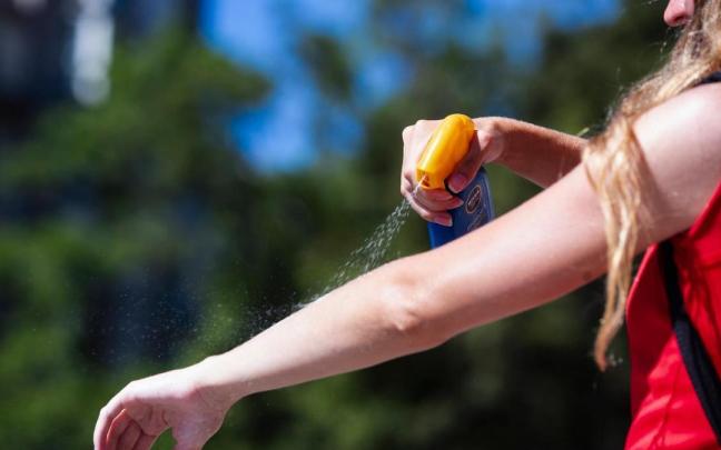 Ante síntomas que puedan estar relacionados con el calor, se aconseja consultar a un profesional sanitario. Ante síntomas que puedan estar relacionados con el calor, se aconseja consultar a un profesional sanitario.
