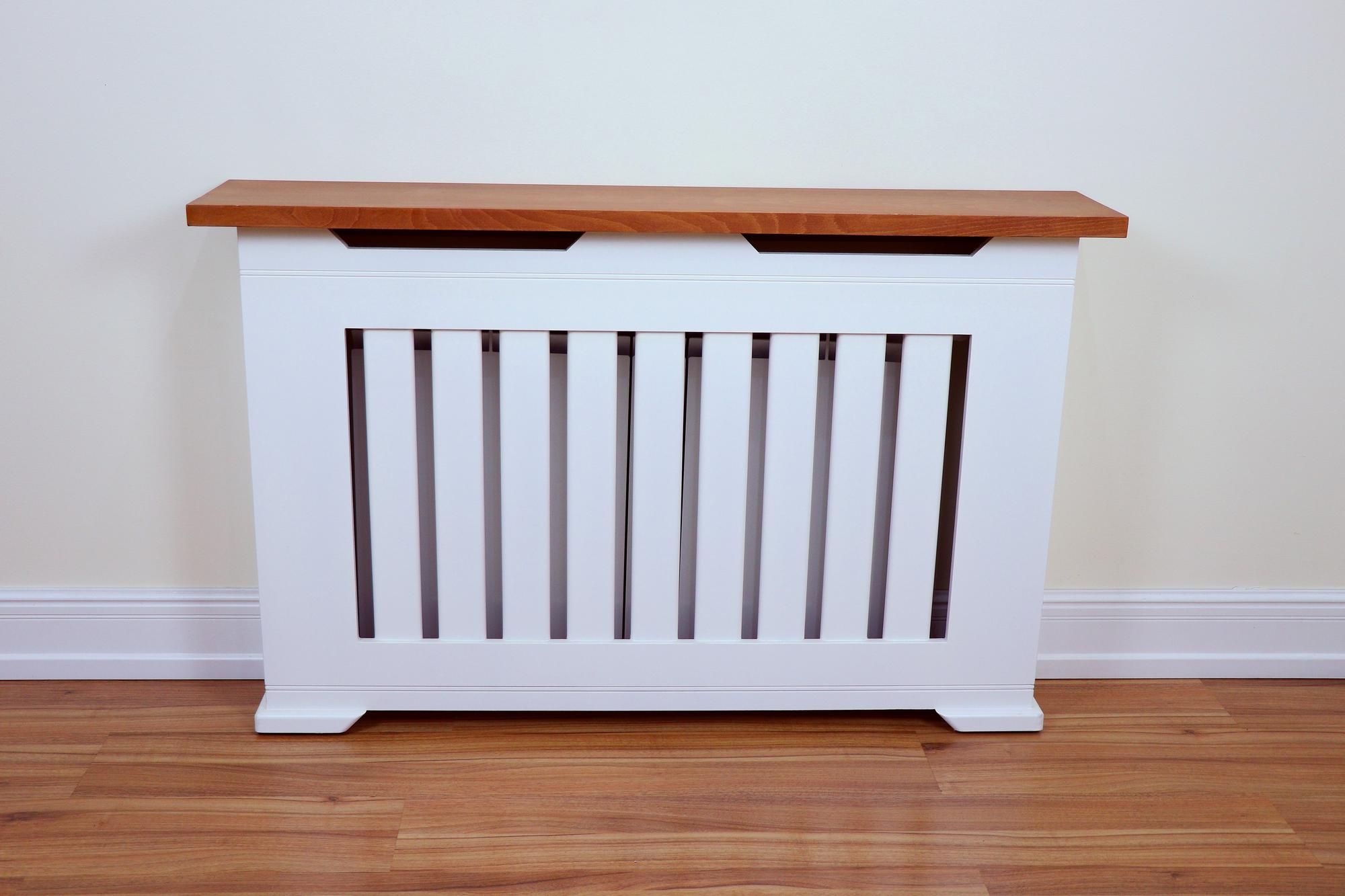 Cubrerradiador de madera en color blanco con repisa.