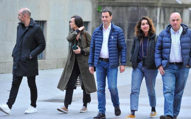 Imanol Pradales (3i), este domingo llegando a Sabin Etxea. / Jose Mari Martinez Imanol Pradales (3i), este domingo llegando a Sabin Etxea.