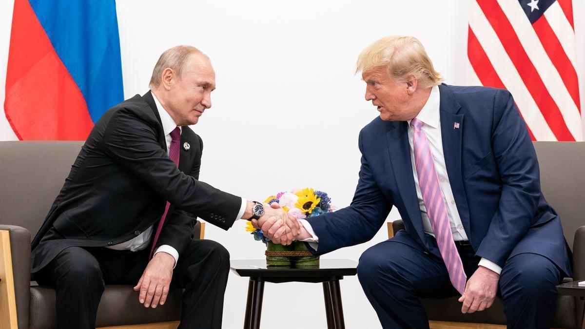 El presidente de Rusia, Vladimir Putin, y el presidente de Estados Unidos, Donald Trump, durante una reunión en 2019.