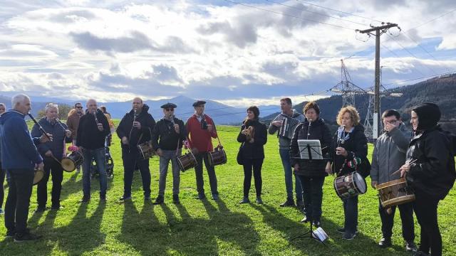 La agrupación Danbolin Txistulari Elkartea en una actuación en noviembre