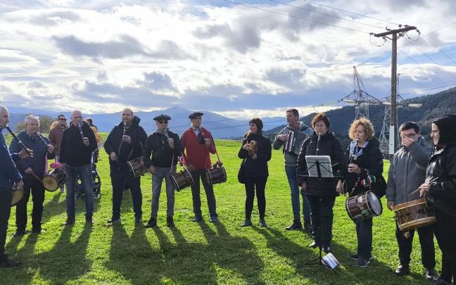 La agrupación Danbolin Txistulari Elkartea en una actuación en noviembre