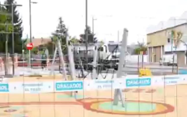 El parque infantil, en la rotonda.