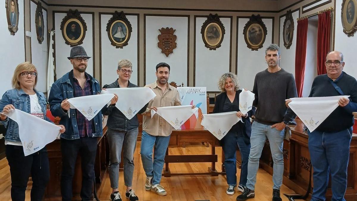 Presentación del pañuelo de sanjuanes.