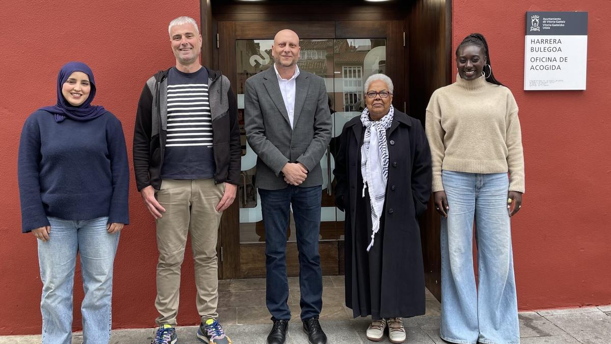 foto rueda oficina de acogida 2048x1536