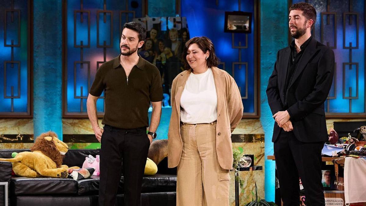 Alejo Sauras y Mariona Terés junto a David Broncano en 'La Revuelta'