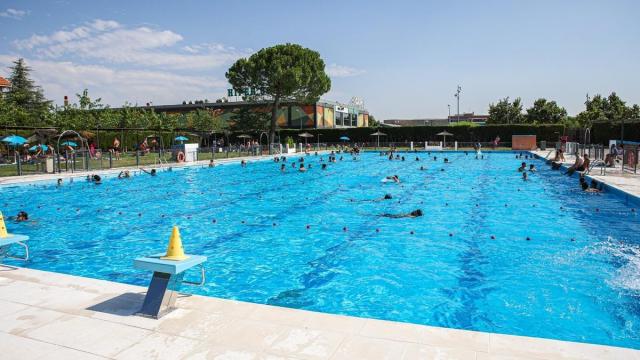 Imagen de archivo de una piscina municipal.