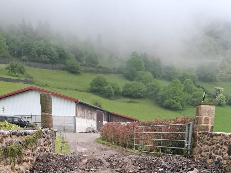 Una fuerte tromba de agua cortó la carretera a Arantzazu en mayo, afectando a los caseríos de Gesaltza.