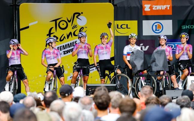 Presentación del Laboral Kutxa-Euskadi en la Tour de Francia femenino.